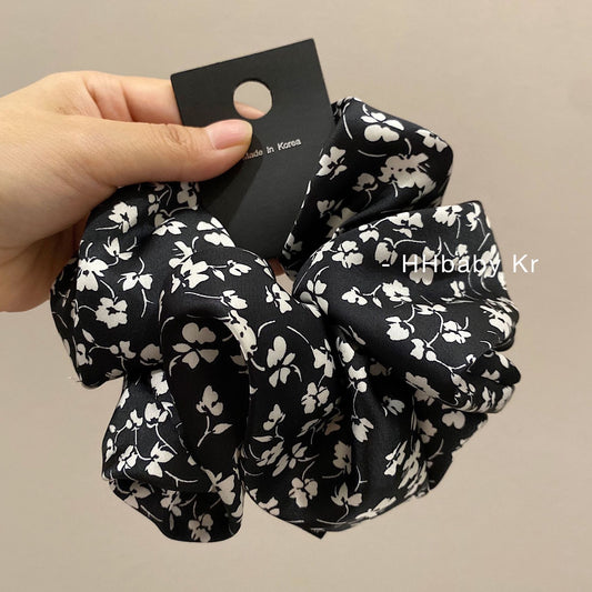 [1 PIECE] Extra Large Flowers Black and White Silky Scrunchie