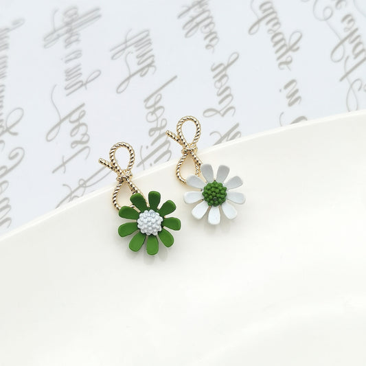 [1 PAIR] Green and White Flower on Gold Bow Earrings