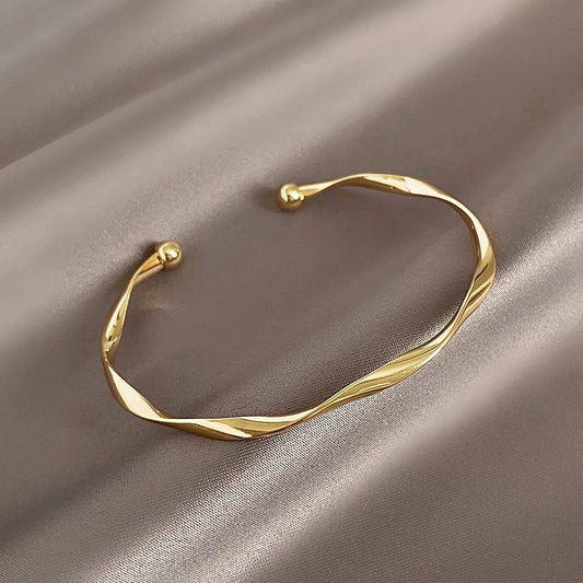 [1 PIECE] Twisted Alloy Plated Simple Bangle