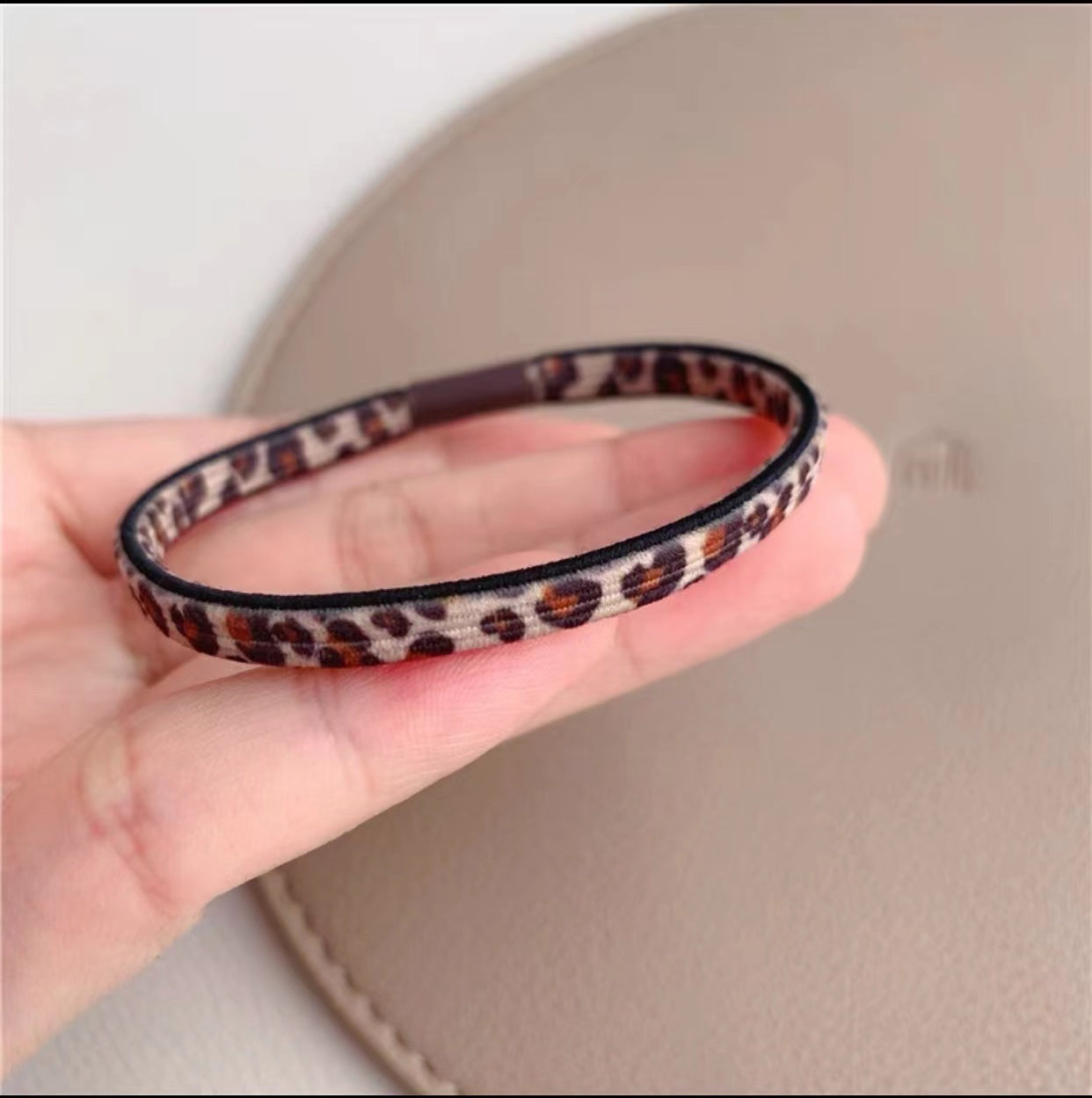 [1 PIECE] Patterned Flat Hair Tie